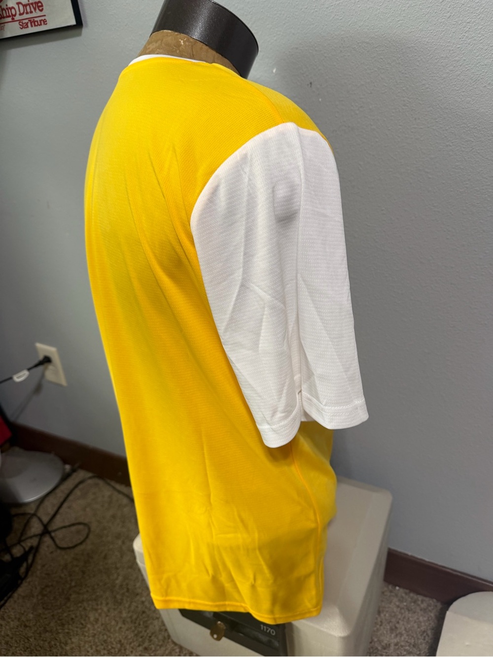 Umbro Mens Large Yellow & White Olipop Graphic Soccer Jersey NWOT - Picture 4 of 5